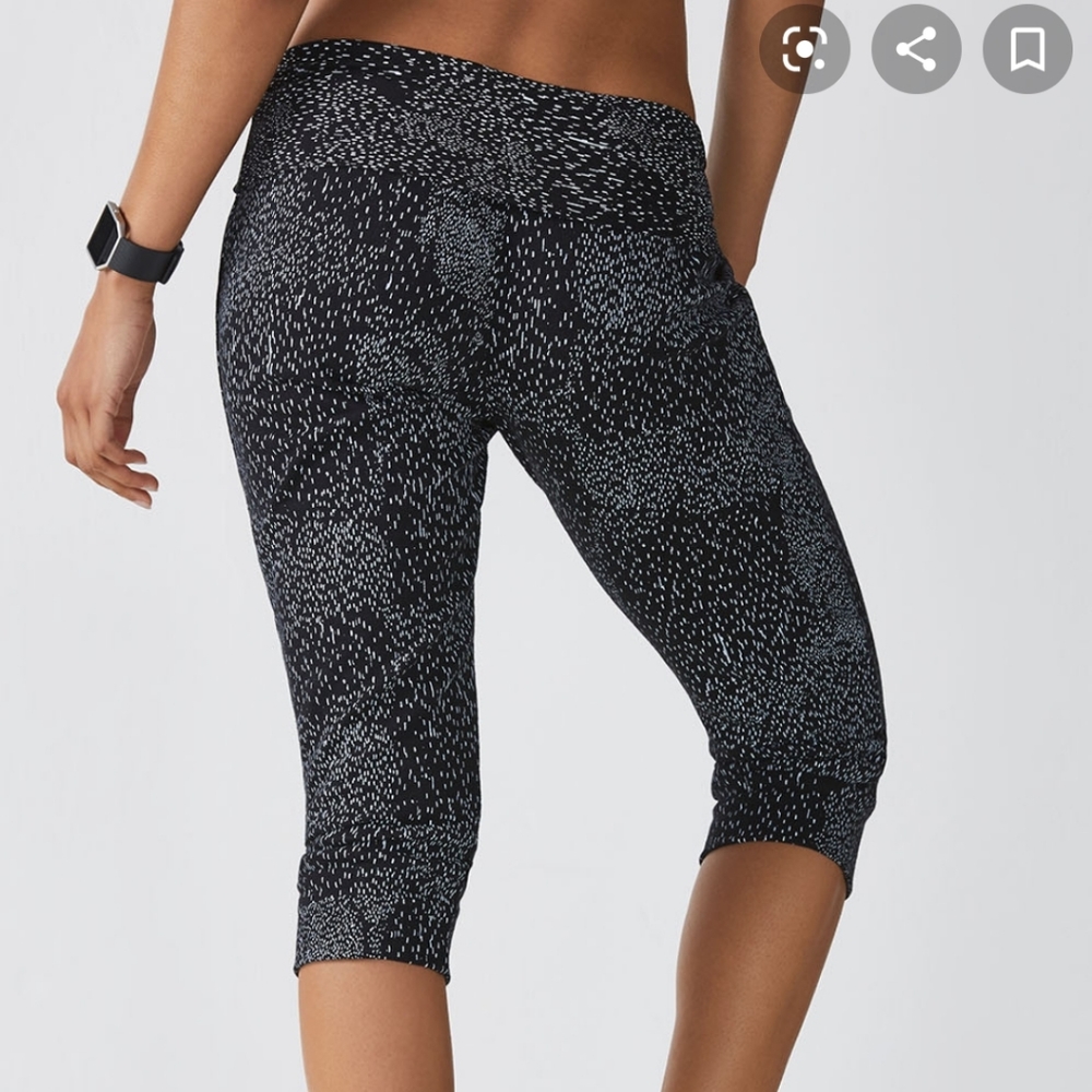 Fabletics Space Print Mid-Rise Powerhold Capri